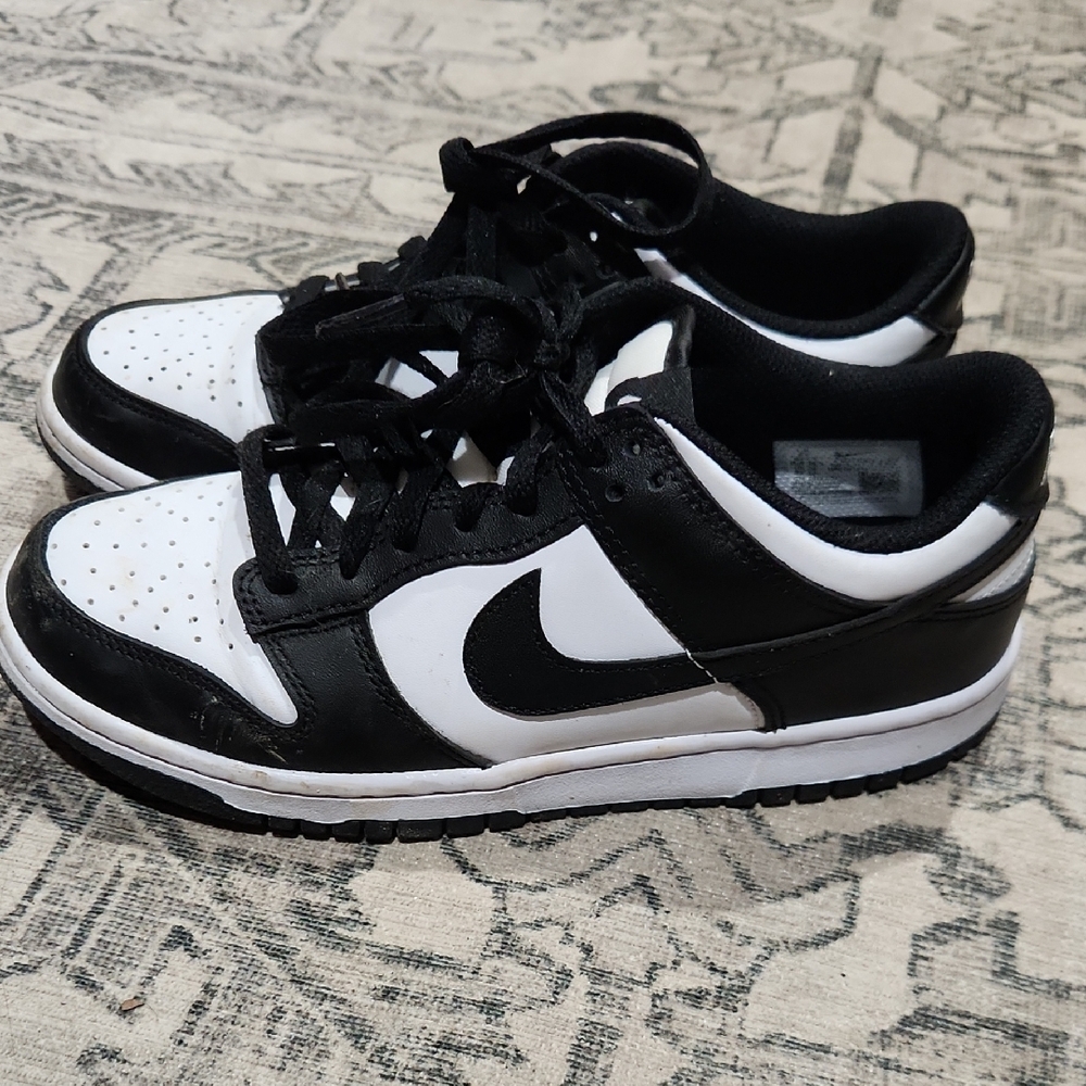 Black and‎ White Nike Sneakers